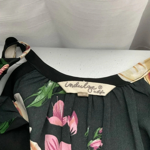 Women’s medium dress, halter style. - Picture 4 of 7